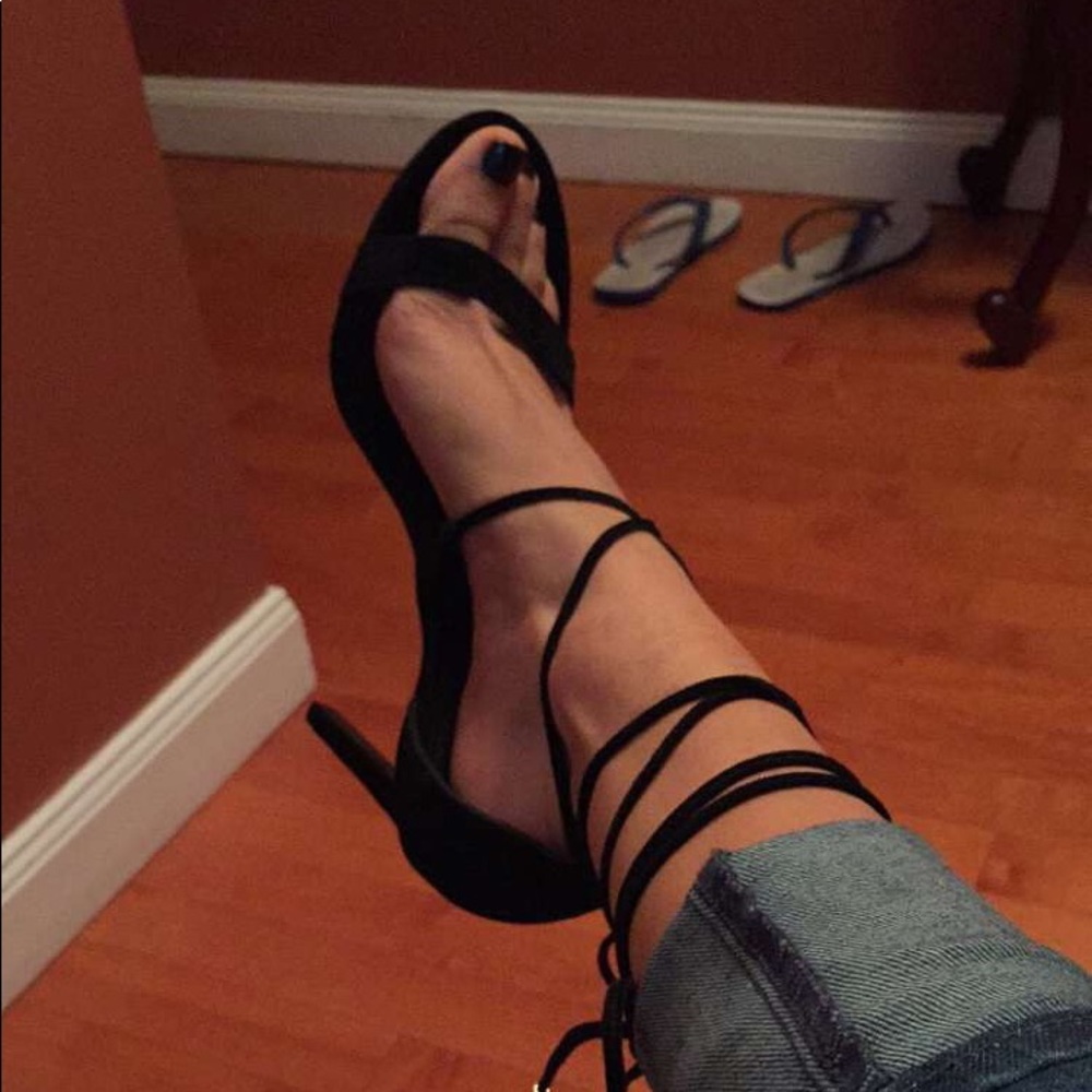 Steve Madden Black Suede Tie Up Heels